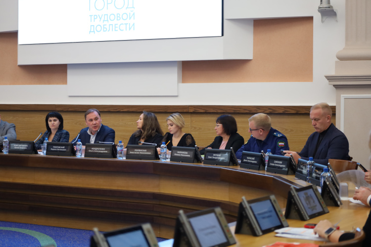 Заседание постоянной комиссии по контролю за исполнением органами местного самоуправления и их должностными лицами полномочий по решению вопросов местного значения